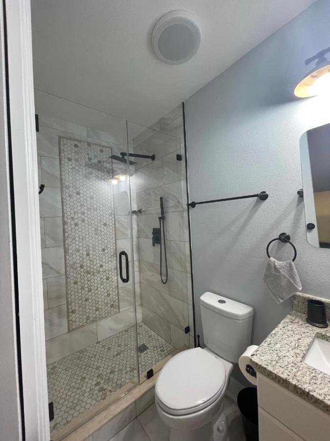 Twelve Oaks Modern Independent Apartment แทมปา ภายนอก รูปภาพ